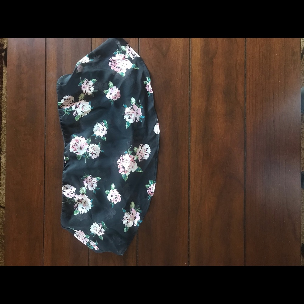 Black floral crop top